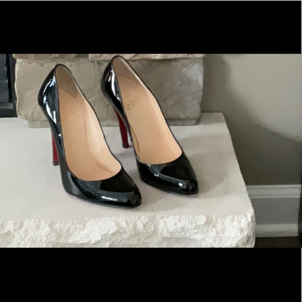 Christian Louboutin 
Decollette
Patent Leather 
Size 37